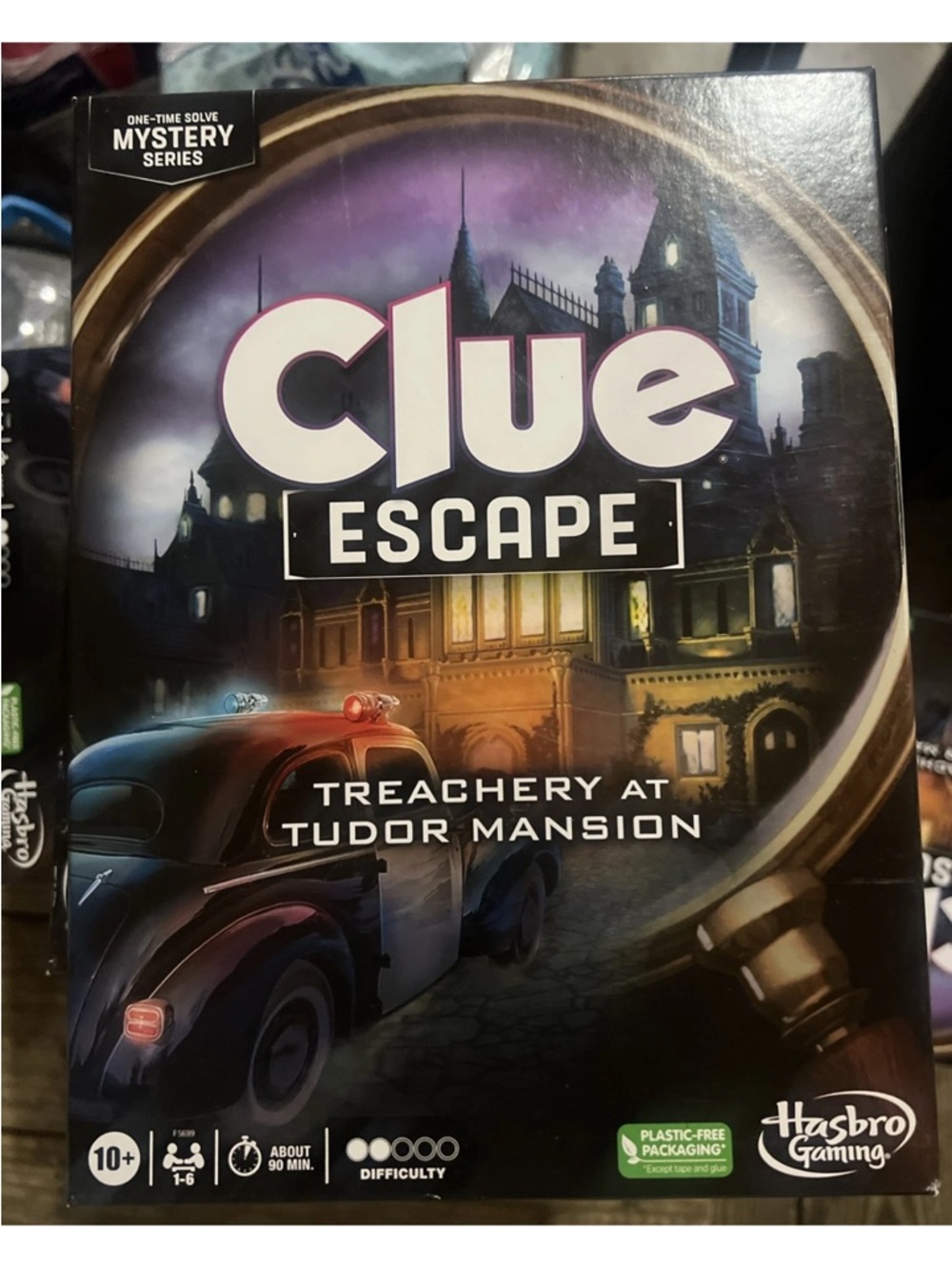 Hasbro Clue Escape Treachery at Tudor Mansion - Purple, Black, Gold